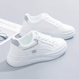 Tyylikkäät valkoiset sneakersit kevyellä mukavuudella