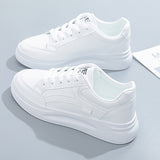 Tyylikkäät valkoiset sneakersit kevyellä mukavuudella