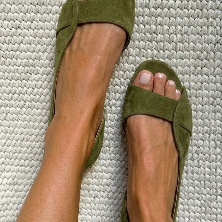Rentoja slingback-sandaaleja mokkanahasta