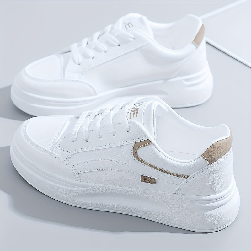 Tyylikkäät valkoiset sneakersit kevyellä mukavuudella