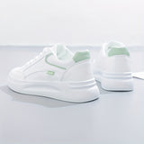 Tyylikkäät valkoiset sneakersit kevyellä mukavuudella