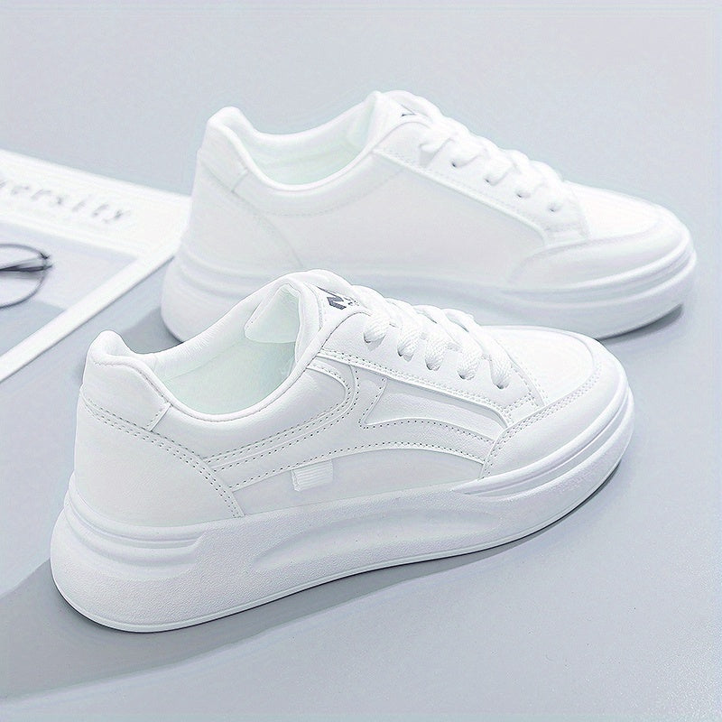 Tyylikkäät valkoiset sneakersit kevyellä mukavuudella