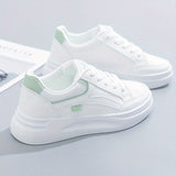 Tyylikkäät valkoiset sneakersit kevyellä mukavuudella