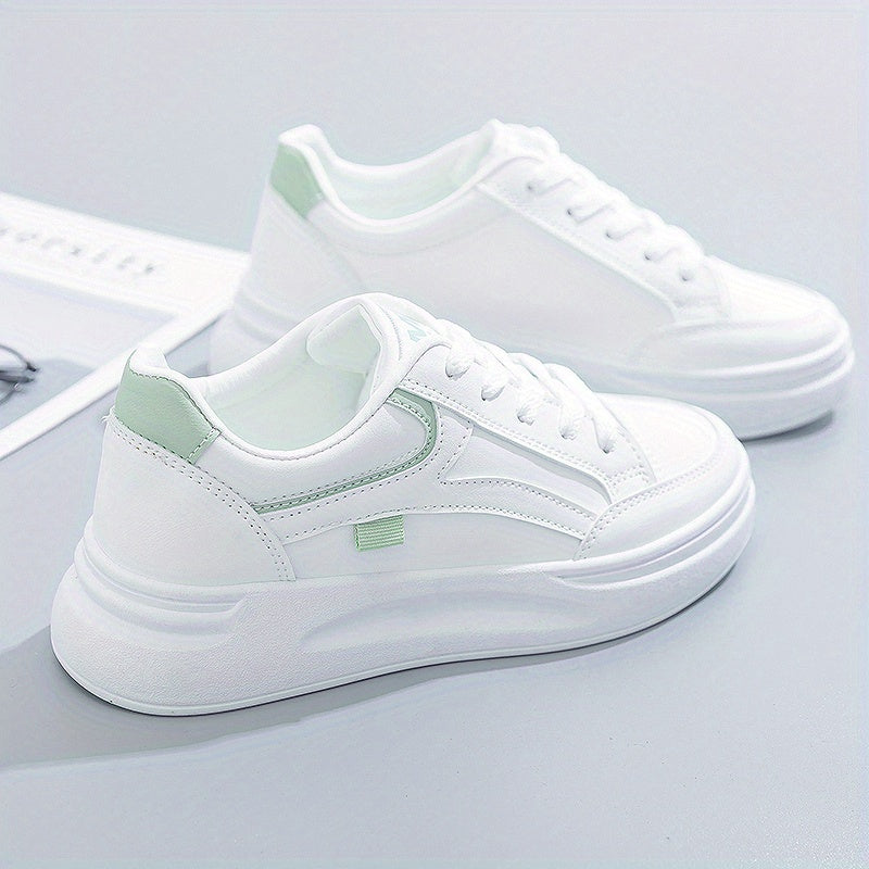 Tyylikkäät valkoiset sneakersit kevyellä mukavuudella